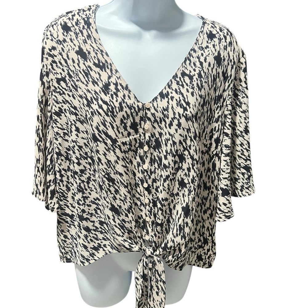 Lush Leopard black ivory button down tie knot crop blouse M